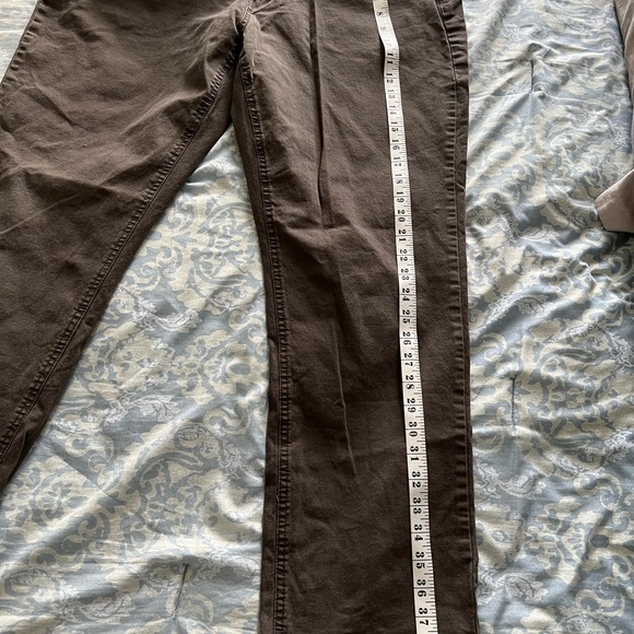 ❄️SOLD❄️ men’s outdoors Khaki’s Sz. 38w x 30L - Picture 3 of 9